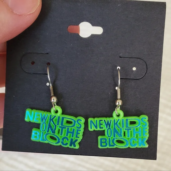 New Kids On The Block Memorabilia Lot with Tickets, Pin, VIP Pass, Earrings - Picture 15 of 15